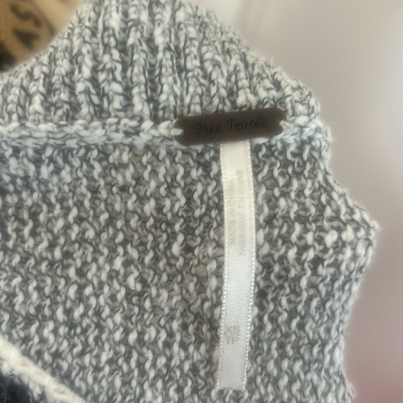 Free People sweater - Picture 4 of 4